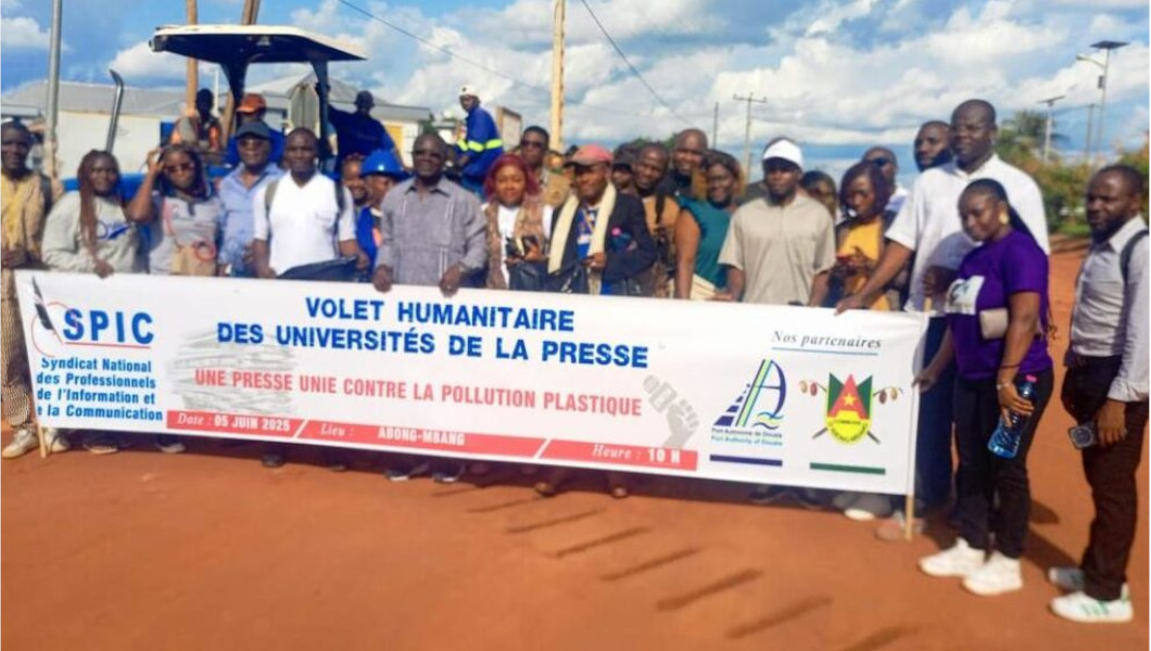 Abong-Mbang : les journalistes du SPIC en croisade contre les déchets plastiques | Crédit photo : SPIC