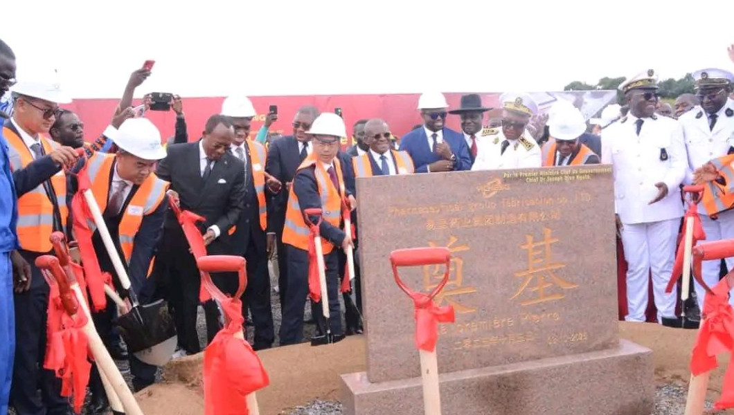 Pose de la première pierre de l’usine pharmaceutique Yicheng à Meyo | Crédit photo : ME